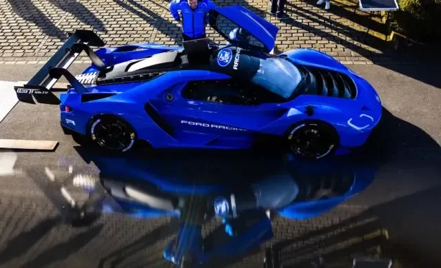 Ford GT Mk IV sets Nürburgring record for gas-powered cars - 3