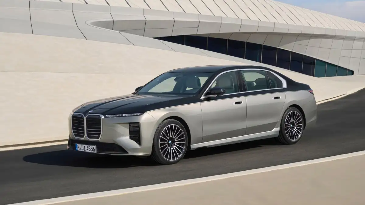 BMW's new 7 Series offers updated interior digs, more EV range; CEO calls it 'real transformation' for $100K car - 2