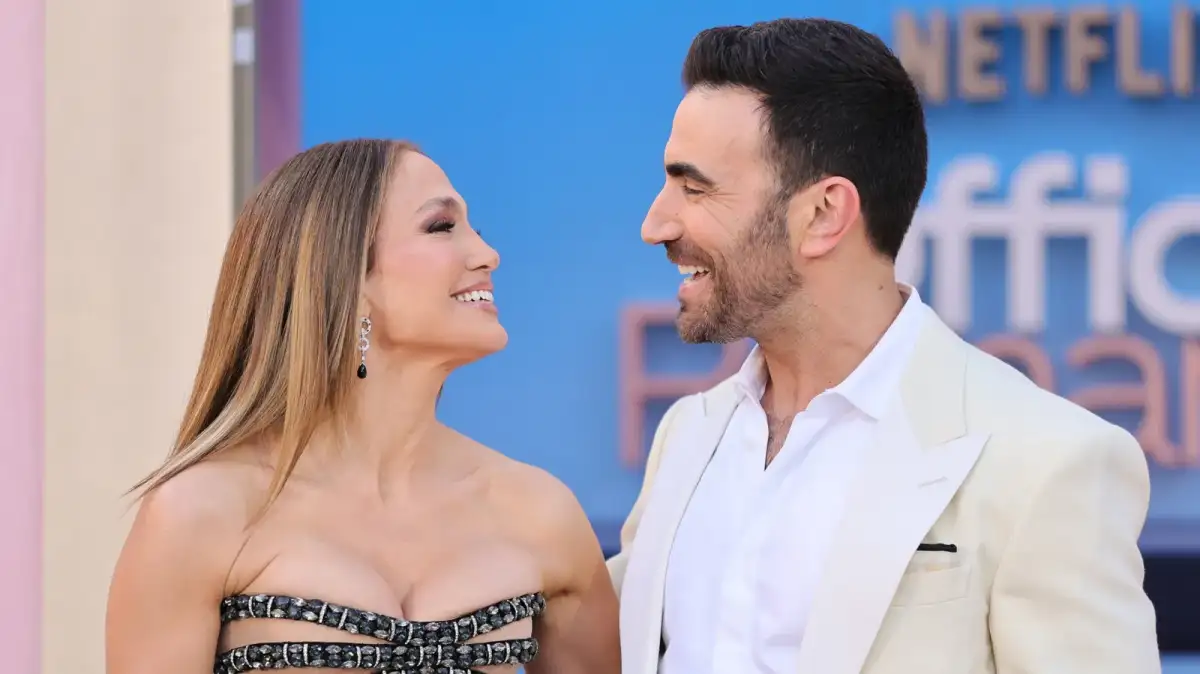 Jennifer Lopez Sounds Off on Brett Goldstein Dating Rumors - 2