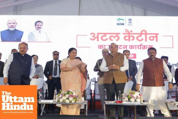 Delhi LG Vinai Saxena, CM Rekha Gupta inaugurate 25 new Atal Canteens - 1