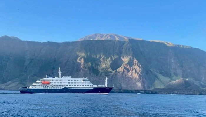 British Army launches parachute aid mission on Tristan da Cunha to treat Hantavirus victim - as passengers on rat virus-stricken cruise ship disembark in Tenerife amid protests from locals - 3