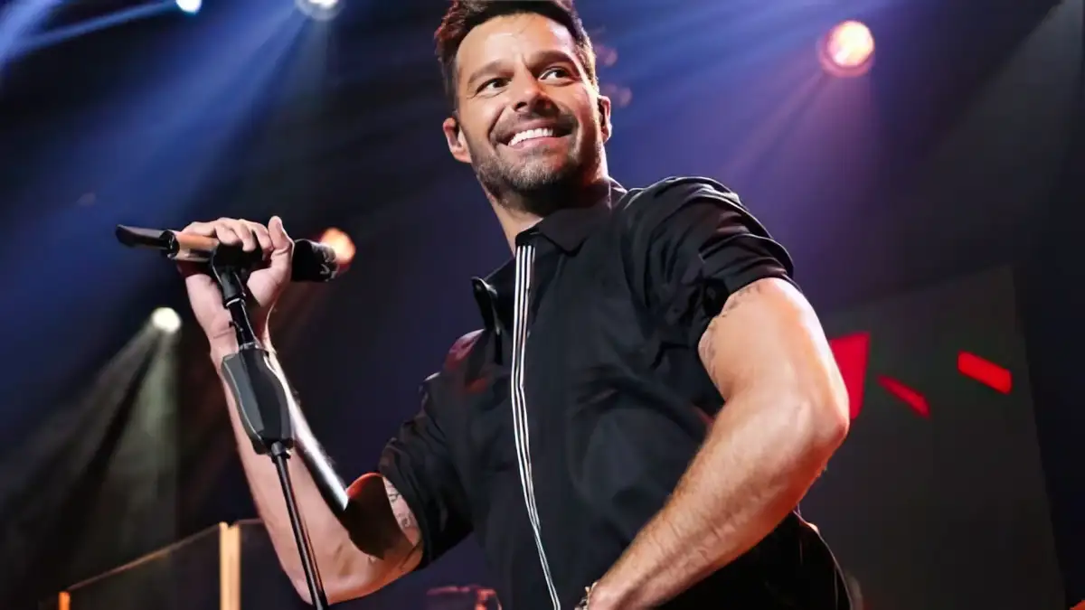 Ricky Martin Visited a Coffee Shop. A Sign Inside Happened to Say He Could ‘Sip for Free’ - 4