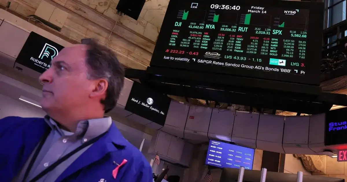 US Stock Market Prices Fall in March 2025 as Investors Buy Gold to Stay Safe